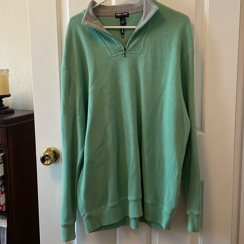 Kirkland Signature XL 1/4 zip sweater. Nice condition. Like new. Light green